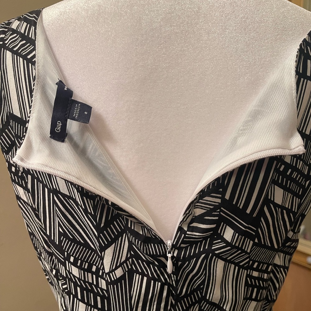 GAP Black & White Geometric Sleeveless Scoop neck Dress Sz 8 - Picture 4 of 7